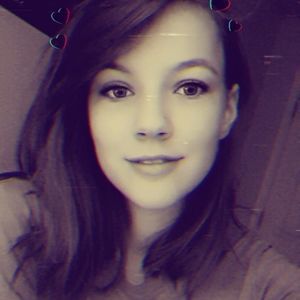 Meet your Posher, Chloe